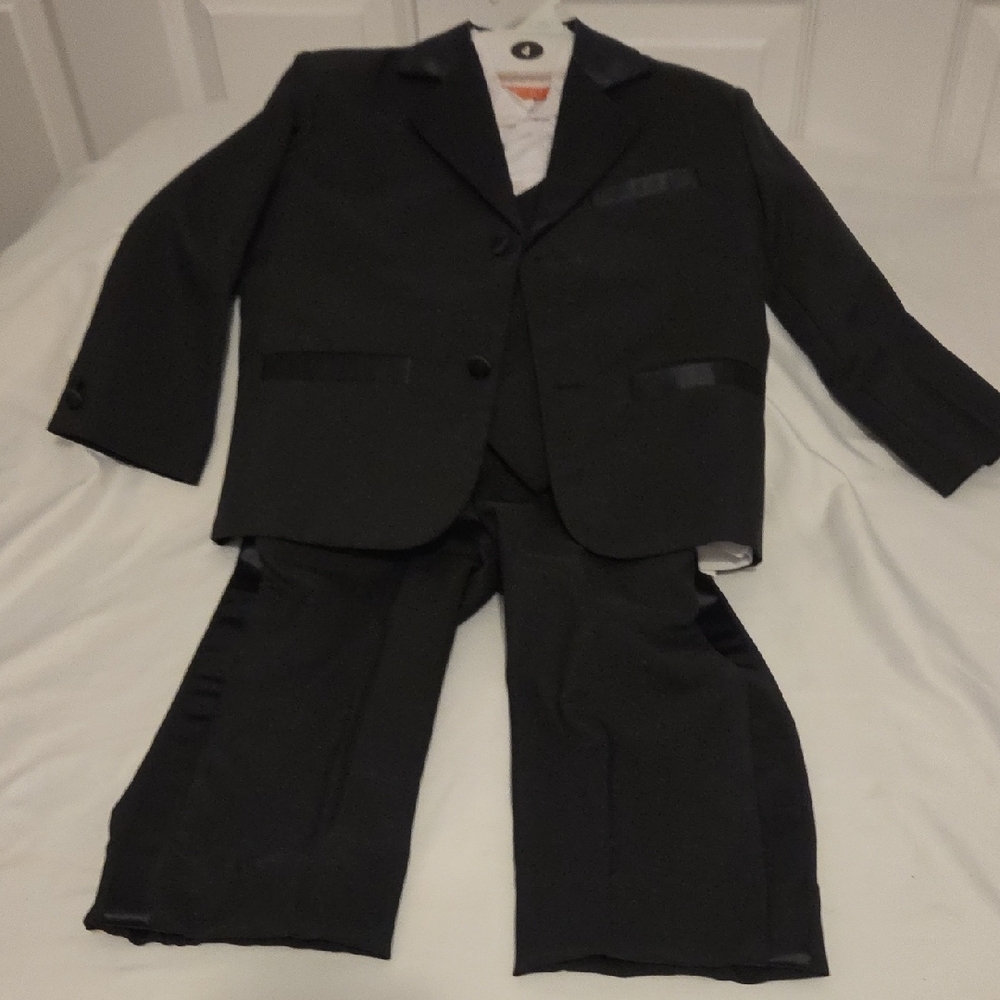 Classic Black Men's Suit & Blazer